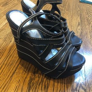 Mia black wedges
